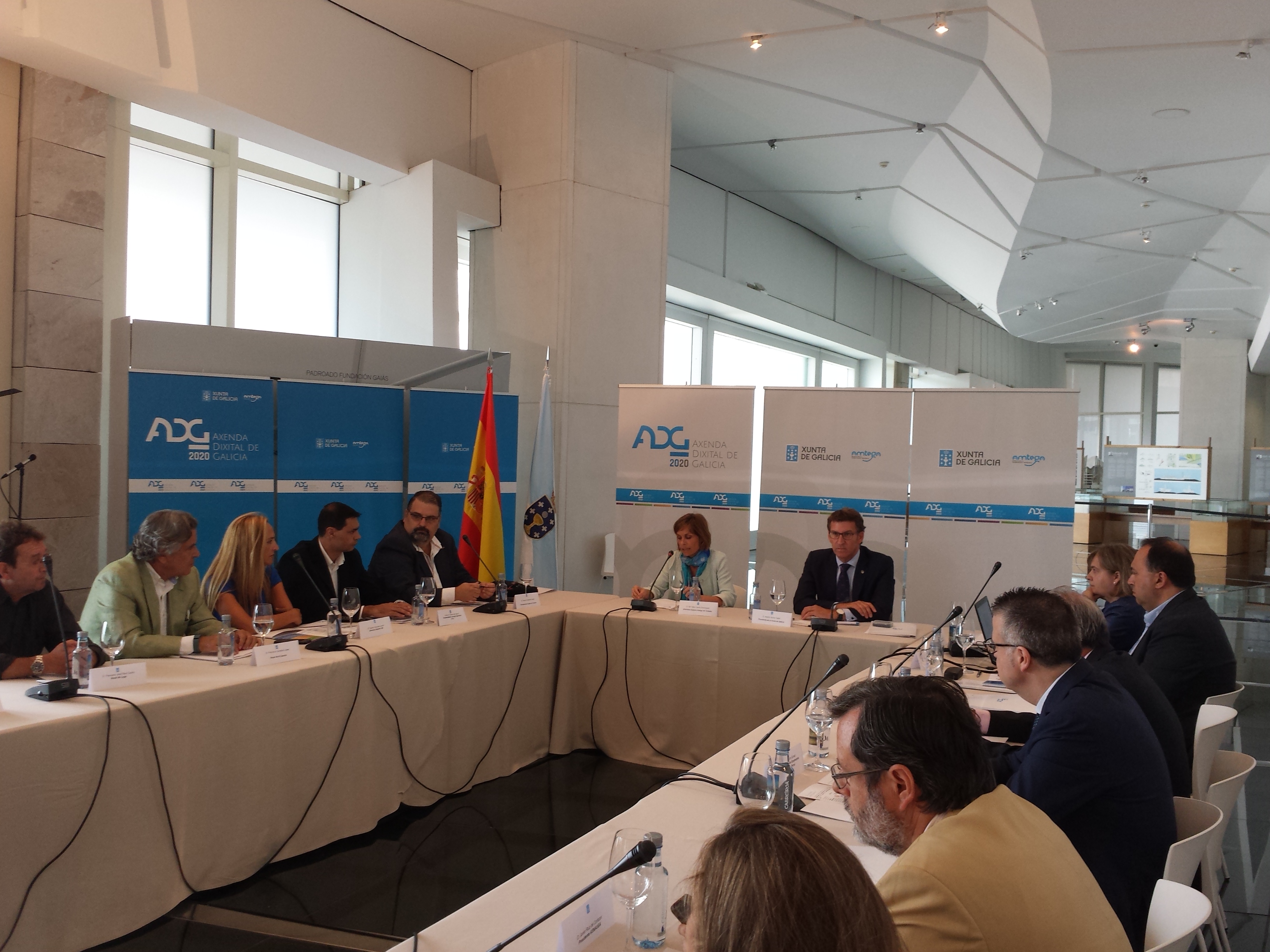 Núñez Feijóo presenta los avances y a hoja de ruta de implantación de la Axenda Dixital 2020 al sector turístico gallego